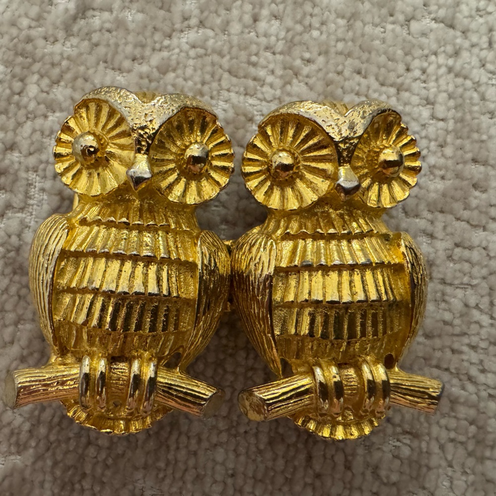 Vintage Signed 1975 MIMI DI'N Pair of Gold Tone OWL buckles